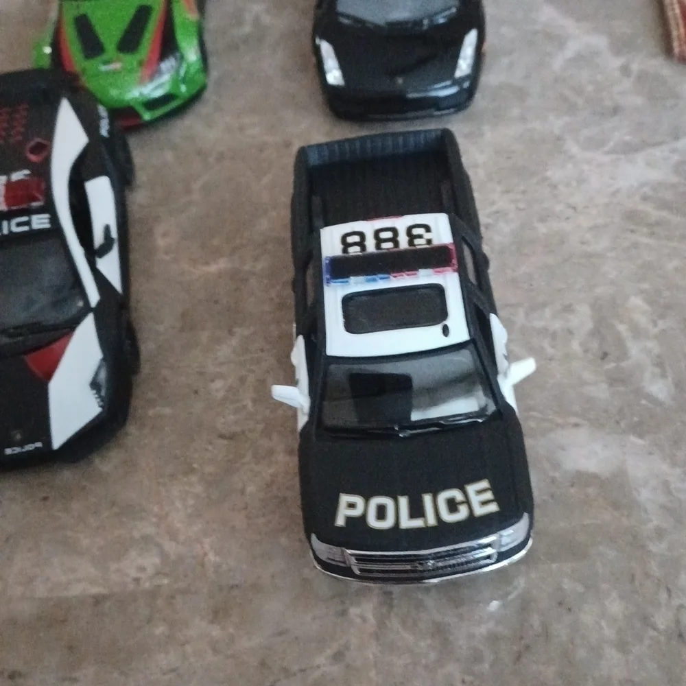 - - Bundle of 4 kidds 🚗